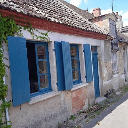 Petite Maison De Village Ygrande Exteriér fotografie