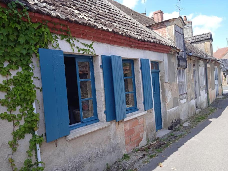 Petite Maison De Village Ygrande Exteriér fotografie