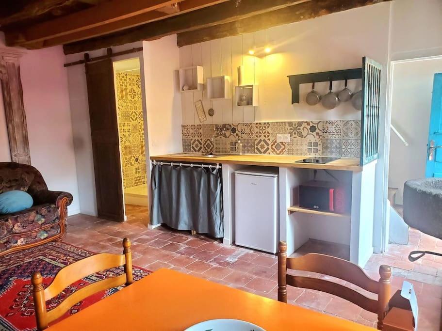 Petite Maison De Village Ygrande Exteriér fotografie